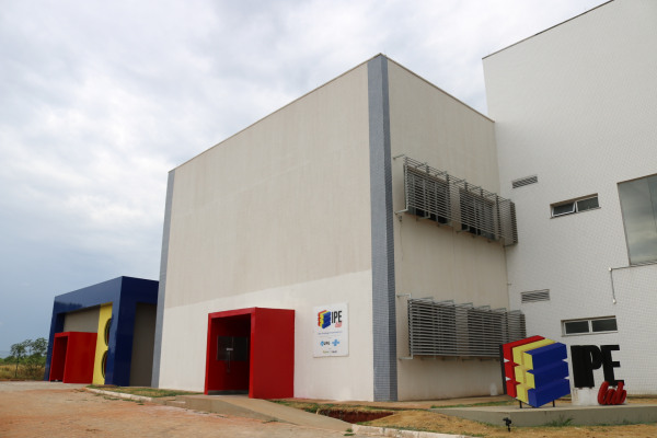 Visão lateral do prédio IPELab